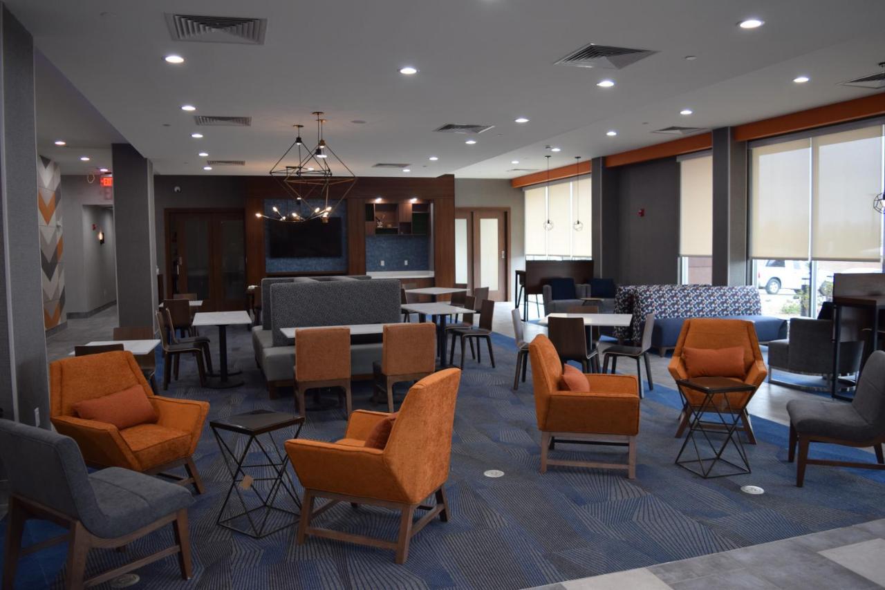 La Quinta Inn & Suites By Wyndham Louisville Ne - Old Henry Rd Extérieur photo