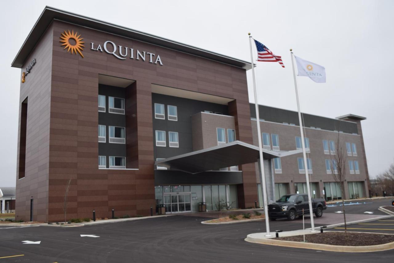 La Quinta Inn & Suites By Wyndham Louisville Ne - Old Henry Rd Extérieur photo