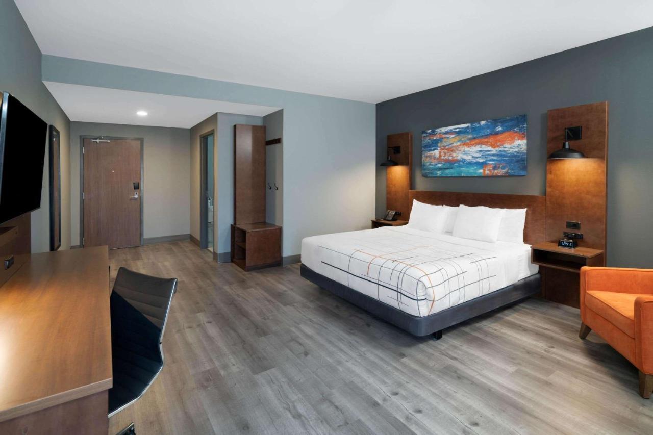 La Quinta Inn & Suites By Wyndham Louisville Ne - Old Henry Rd Extérieur photo