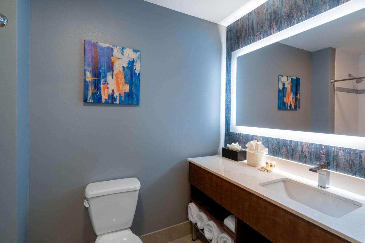 La Quinta Inn & Suites By Wyndham Louisville Ne - Old Henry Rd Extérieur photo