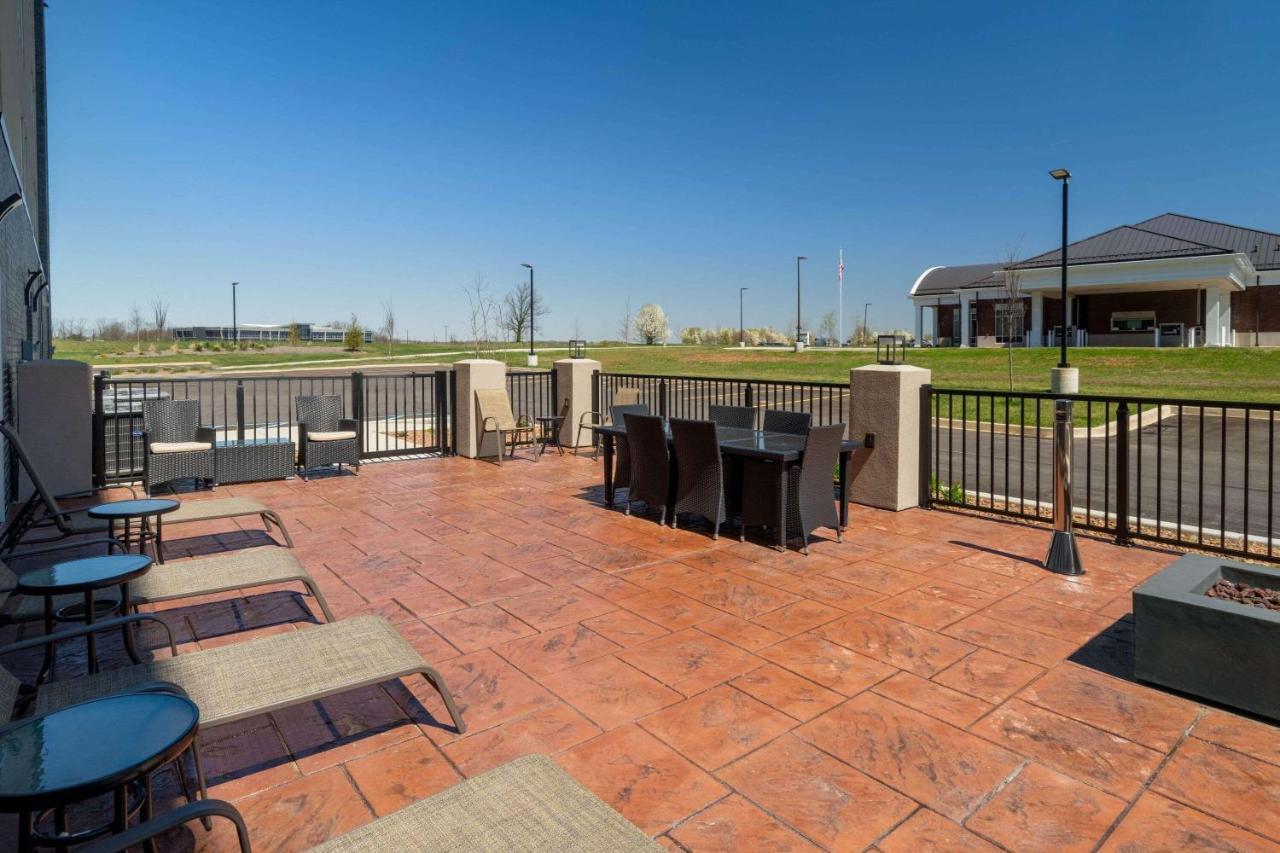 La Quinta Inn & Suites By Wyndham Louisville Ne - Old Henry Rd Extérieur photo