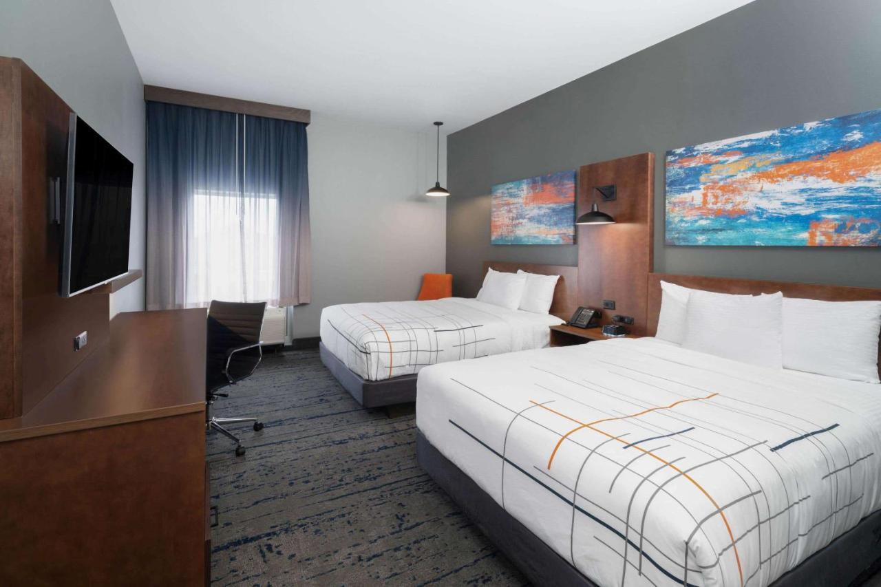 La Quinta Inn & Suites By Wyndham Louisville Ne - Old Henry Rd Extérieur photo