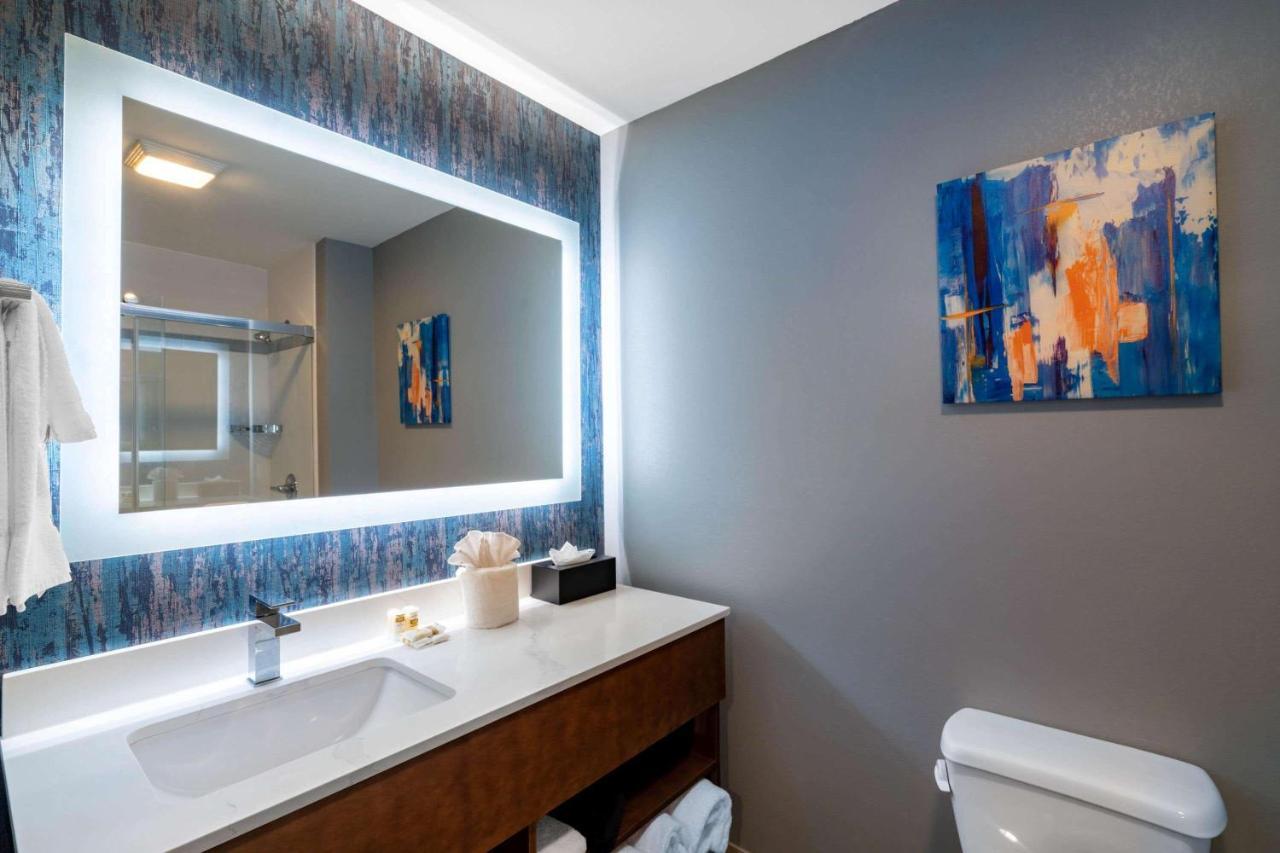 La Quinta Inn & Suites By Wyndham Louisville Ne - Old Henry Rd Extérieur photo