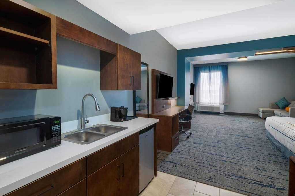 La Quinta Inn & Suites By Wyndham Louisville Ne - Old Henry Rd Chambre photo